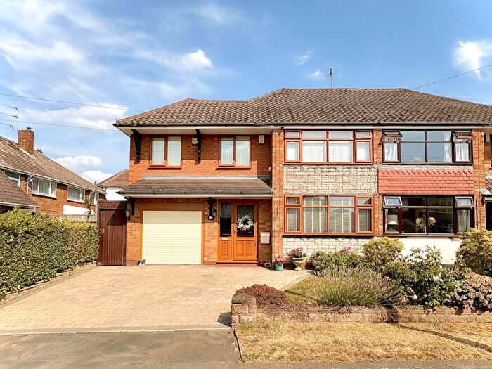 3 Bedroom Semi Detached House For Sale In Dumbleberry Avenue, Brownswall Estate, DY3