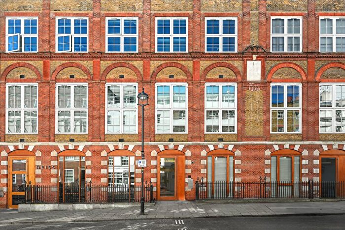 2 Bedroom Flat For Sale In Picton Place, Marylebone, London, W1U