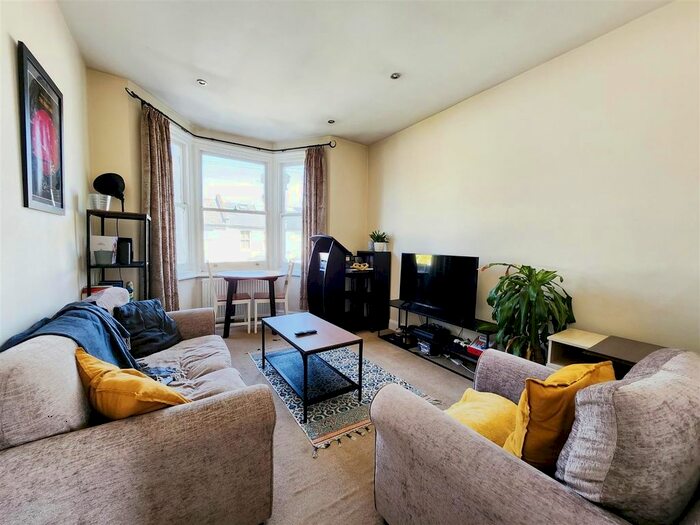 2 Bedroom Flat To Rent In Dryden Road, London, SW19