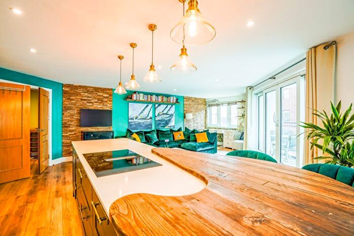 2 Bedroom Flat To Rent In Brewhouse Lane, London, SW15