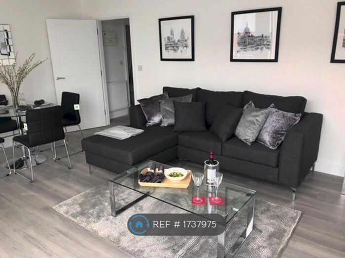 1 Bedroom Flat To Rent In Vicarage Road, Watford, WD18