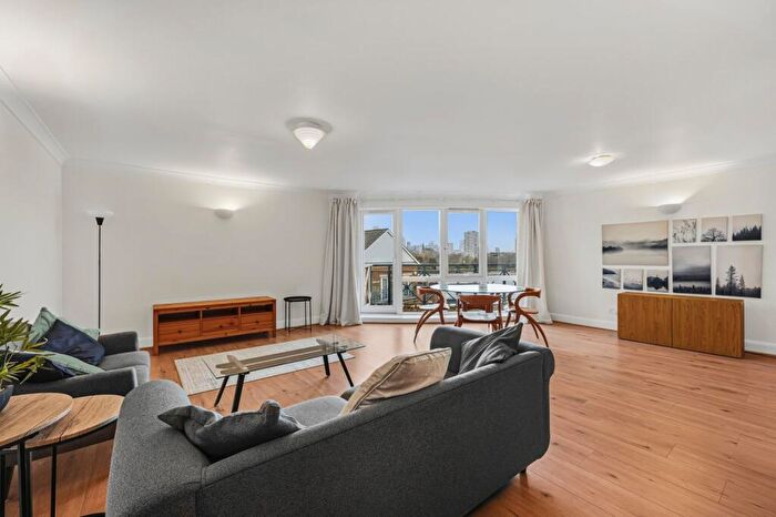 3 Bedroom Flat To Rent In New Hampton Court, King & Queen Wharf, SE16