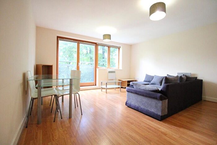 2 Bedroom Flat To Rent In Meath Crescent, London, E2