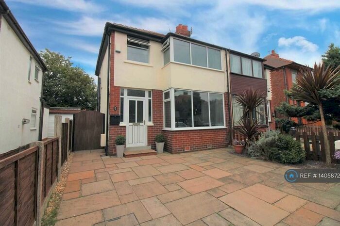 3 Bedroom Semi-Detached House To Rent In Compley Avenue, Poulton-Le-Fylde, FY6