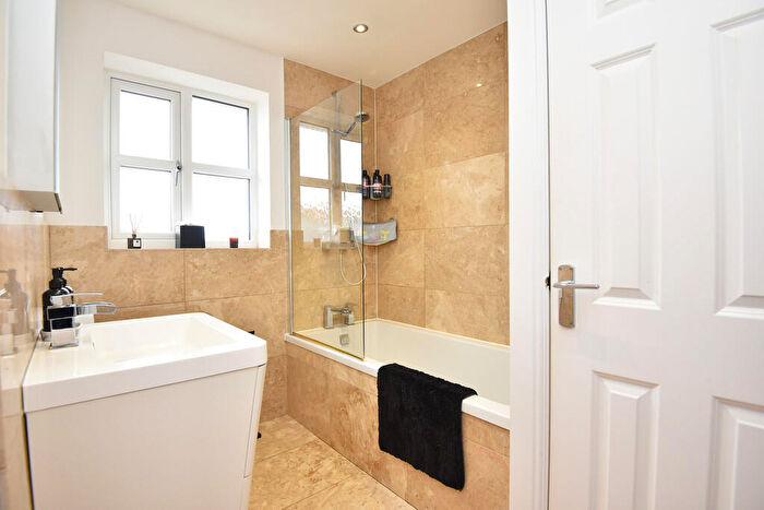 3 Bedroom Semi-Detached House For Sale In Wharfedale Avenue, Harrogate, HG2