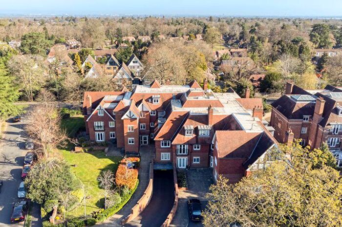 2 Bedroom Flat For Sale In Bridgewater Road, Weybridge, KT13