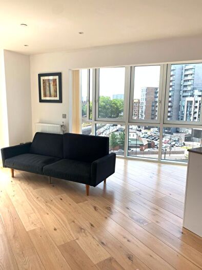 2 Bedroom Flat To Rent In High Street, Strtaford, E15