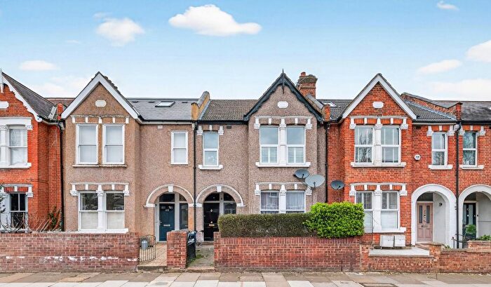 2 Bedroom Maisonette For Sale In Darwin Road, Ealing, W5