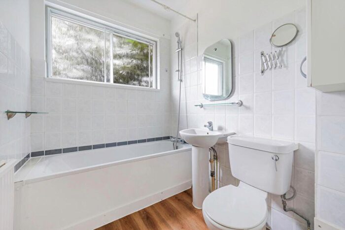 1 Bedroom Apartment To Rent In Albert Road, Kingston Upon Thames, KT1