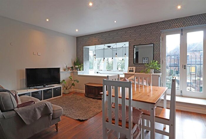 2 Bedroom Maisonette For Sale In North Station Approach, South Nutfield, Redhill, RH1