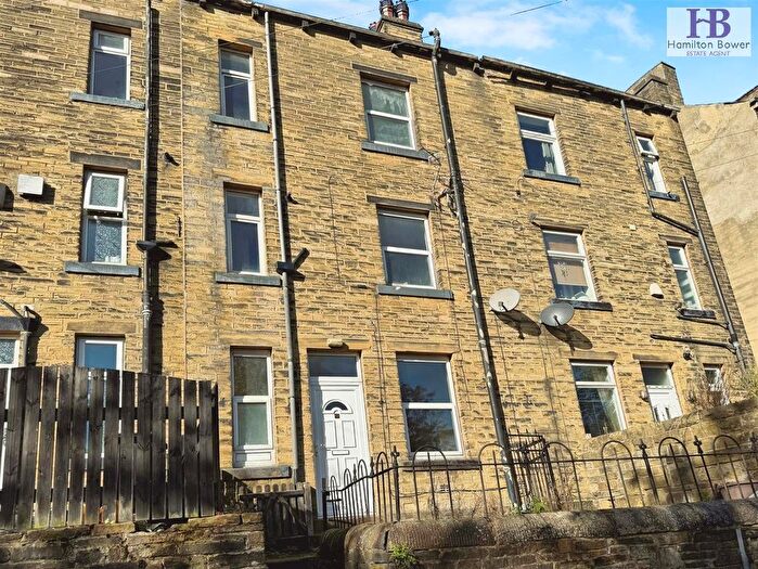3 Bedroom Detached House For Sale In Ovenden Road Terrace, Halifax, HX3