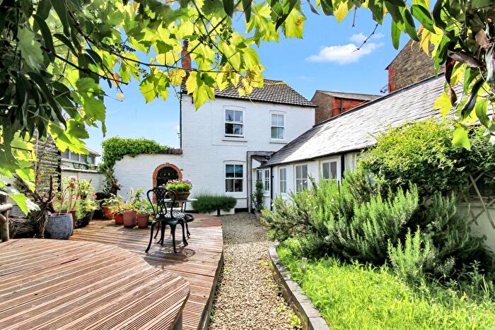 3 Bedroom Link Detached House For Sale In Allens Hill, Bozeat, Wellingborough, NN29