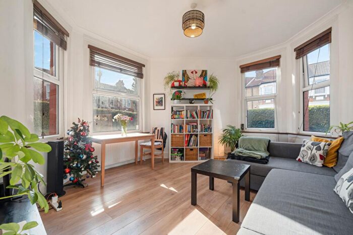 3 Bedroom Apartment To Rent In Boundary Road, London, N22
