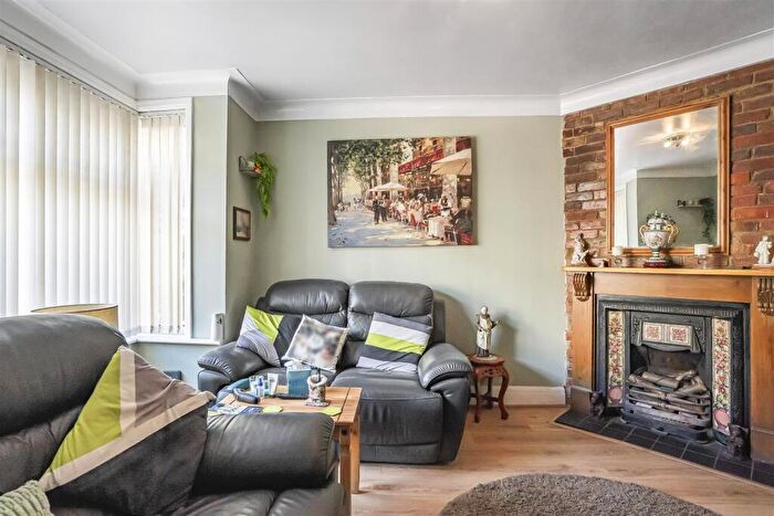 3 Bedroom End Of Terrace House For Sale In Colebrook Avenue, Portsmouth, PO3