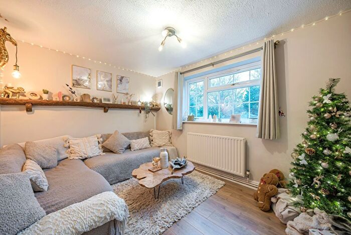 1 Bedroom Flat For Sale In Headley Drive, Epsom, KT18