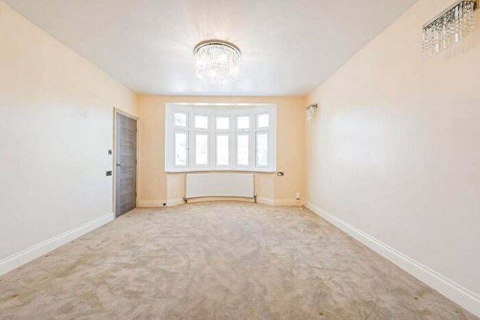 5 Bedroom Terraced House For Sale In Lea Bridge Road, , Walthamstow, London, E17