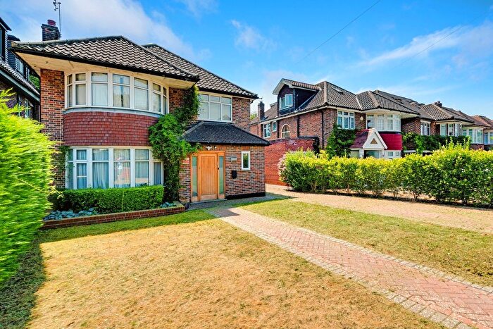 5 Bedroom Detached House For Sale In Hillcrest Gardens, London, N3