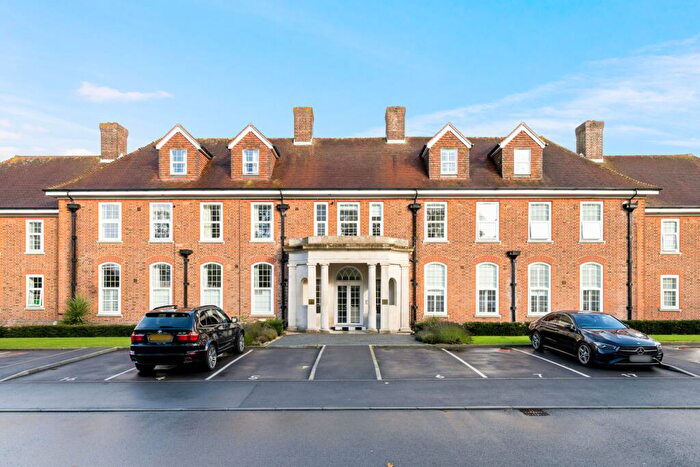 3 Bedroom Flat For Sale In Major Close, Folkestone, CT20