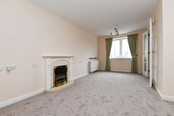 1 Bedroom Flat For Sale In Junction Road, Brentwood, Essex, CM14