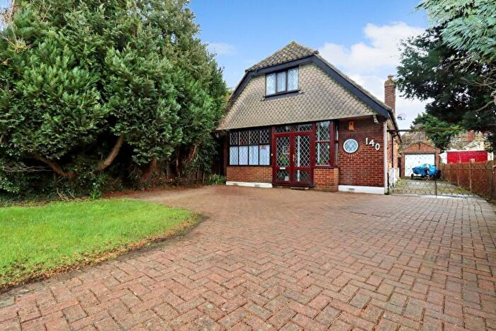 3 Bedroom Detached Bungalow For Sale In Barton Road, Luton, LU3