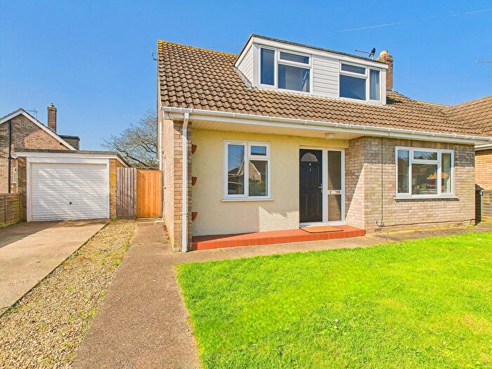 3 Bedroom Chalet To Rent In Lea Gardens, Peterborough, PE3