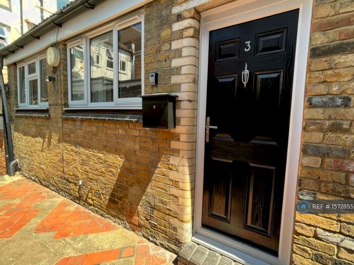 1 Bedroom Bungalow To Rent In Sherlow House, Aldershot, GU11