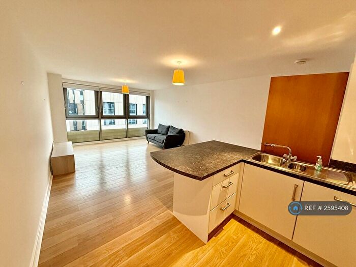 2 Bedroom Flat To Rent In George Street, Glasgow, G1