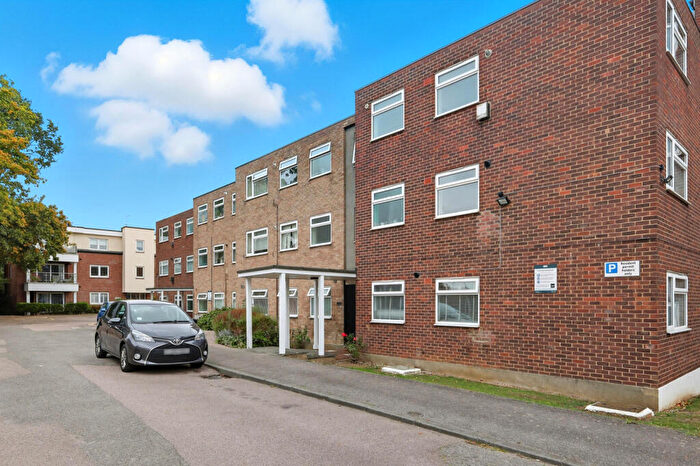 2 Bedroom Flat For Sale In London Road, Leigh-on-Sea, SS9