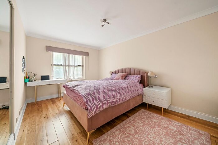2 Bedroom Flat For Sale In Gloucester Terrace, London, W2