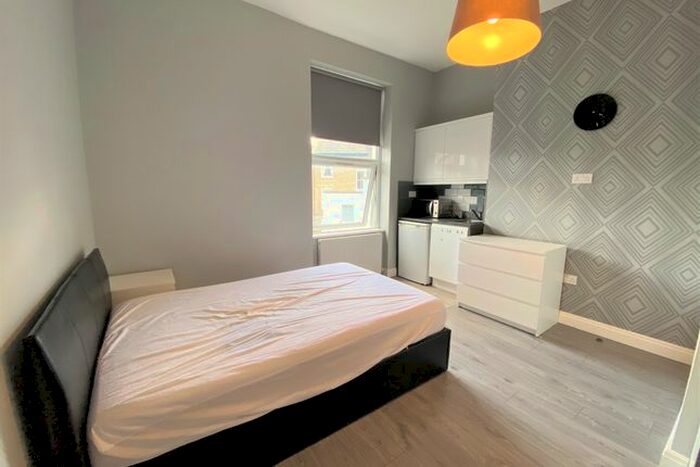 Studio To Rent In Alfred Road, Acton, London, W3