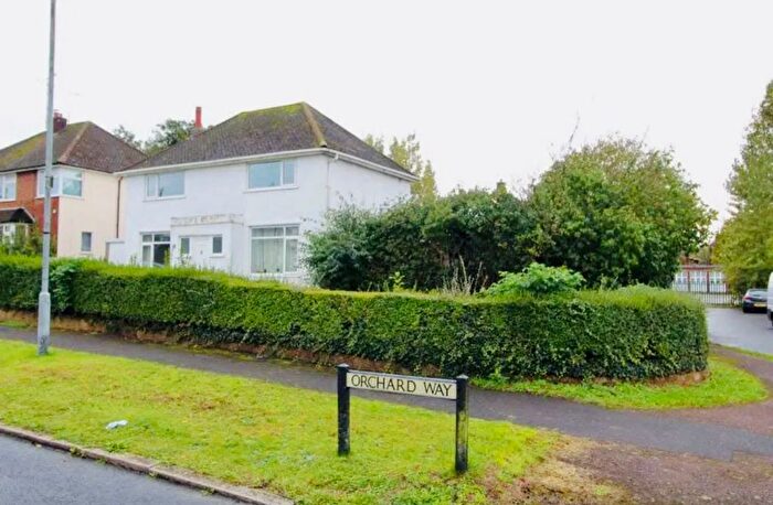 3 Bedroom Detached House For Sale In Orchard Way, Luton, Bedfordshire, LU4