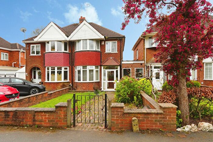 3 Bedroom Semi Detached House For Sale In Ridgacre Road, Birmingham, B32