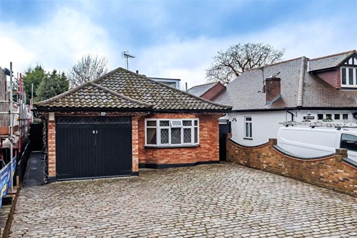 3 Bedroom Chalet For Sale In Coppice Row, Theydon Bois, Epping, CM16