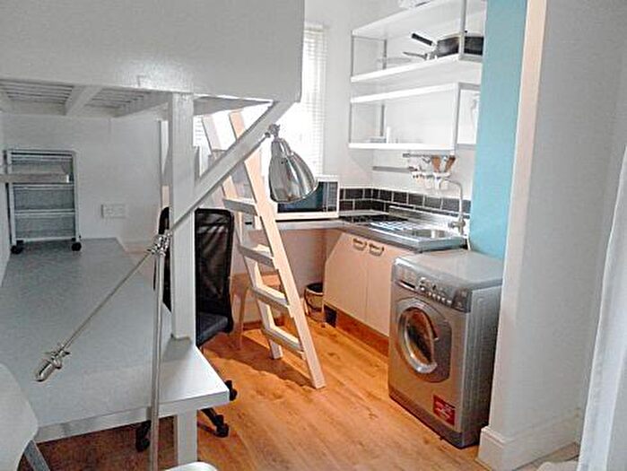 1 Bedroom Flat To Rent In Flat Pershore Road, Selly Park, West Midlands, B29