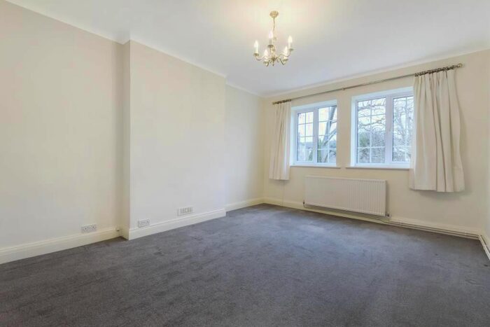 2 Bedroom Flat To Rent In Gloucester Courrt, Kew TW9