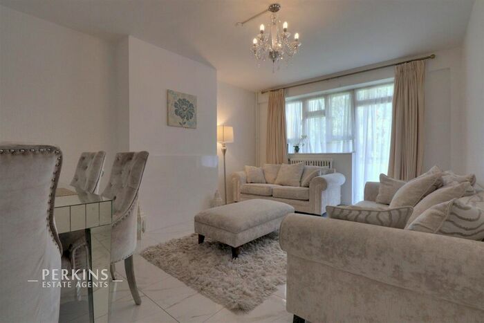 2 Bedroom Flat To Rent In Broughton Road, London, W13