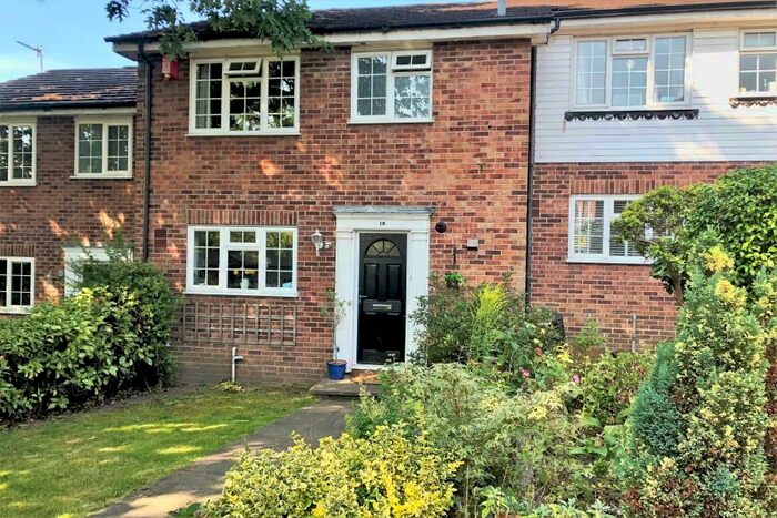 3 Bedroom Terraced House To Rent In Weybridge, KT13