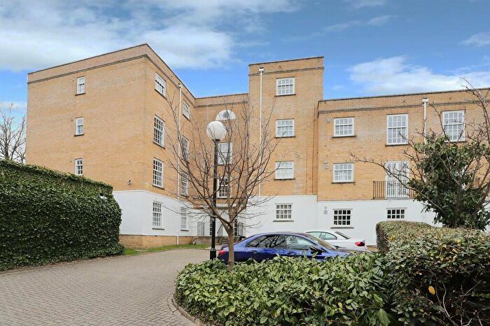 2 Bedroom Apartment To Rent In Leigh Hunt Drive, Southgate, N14