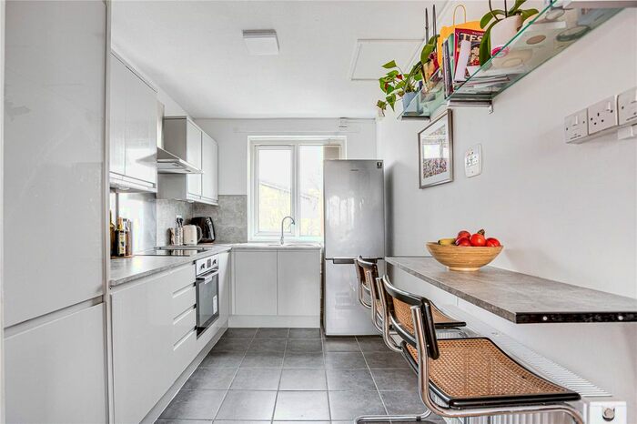 1 Bedroom Flat To Rent In Dowdeswell Close, London, SW15