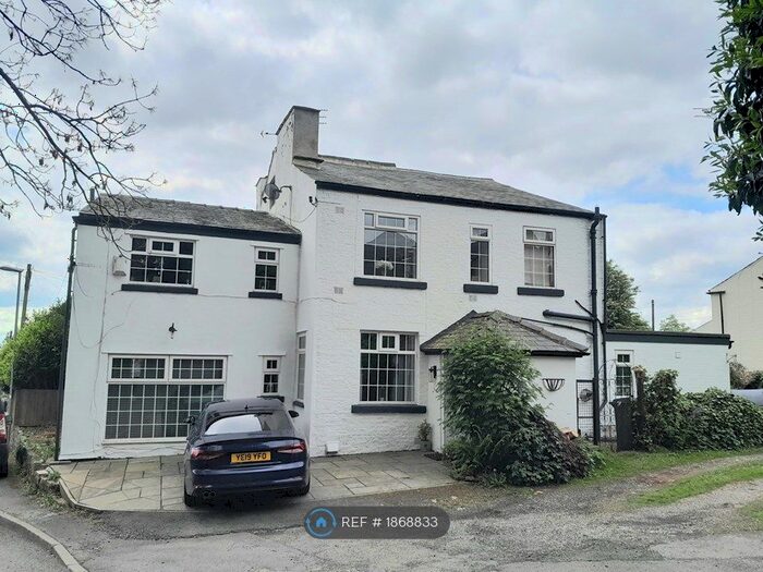 3 Bedroom Semi-Detached House To Rent In Healds Green, Oldham, OL1