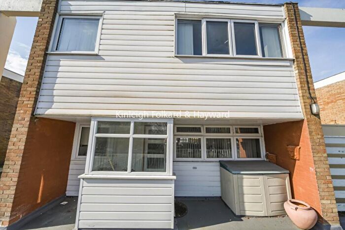 3 Bedroom Maisonette For Sale In Letchworth Drive, Bromley, Kent, BR2
