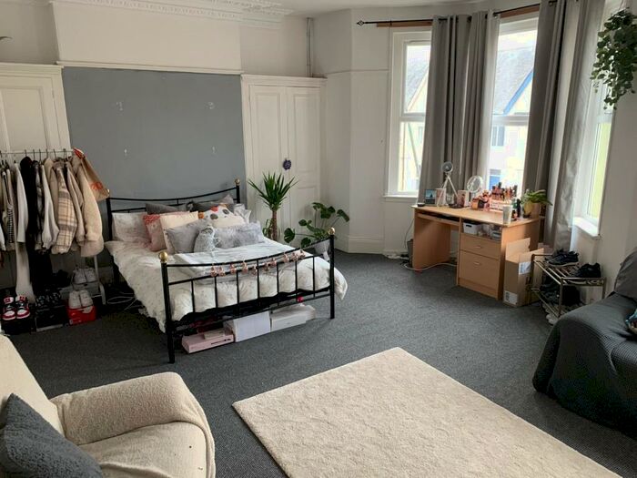 7 Bedroom Property To Rent In Beaumont, PL4