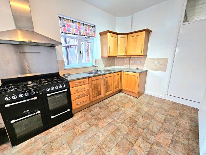 3 Bedroom Terraced House To Rent In Beckingham Road, Leicester, LE2