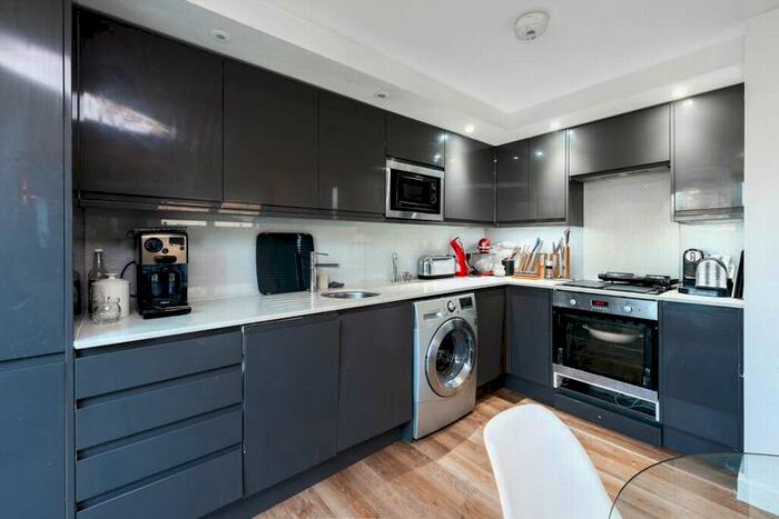 2 Bedroom Flat For Sale In Parkview Apartments, Brookmill Road, London, SE8