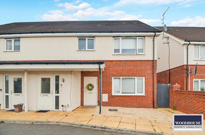 2 Bedroom Maisonette For Sale In Beazley Court, Cheshunt, EN8