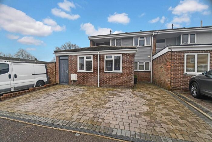 4 Bedroom End Of Terrace House For Sale In Rowbrocke Close, Parkwood, Gillingham, ME8
