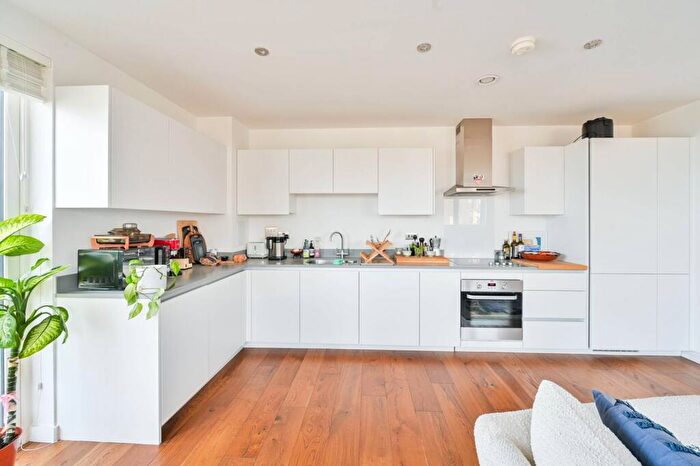 2 Bedroom Flat For Sale In Cobden Walk, Peckham, London, SE15