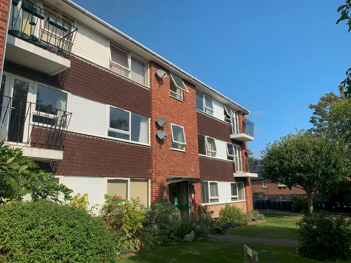2 Bedroom Flat To Rent In Maugham Court, Whitstable, CT5