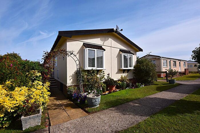2 Bedroom Park Home For Sale In Tower Park, Hullbridge, Hockley, SS5