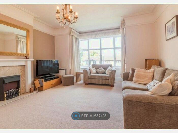 1 Bedroom Flat To Rent In Hatch End, Pinner, HA5